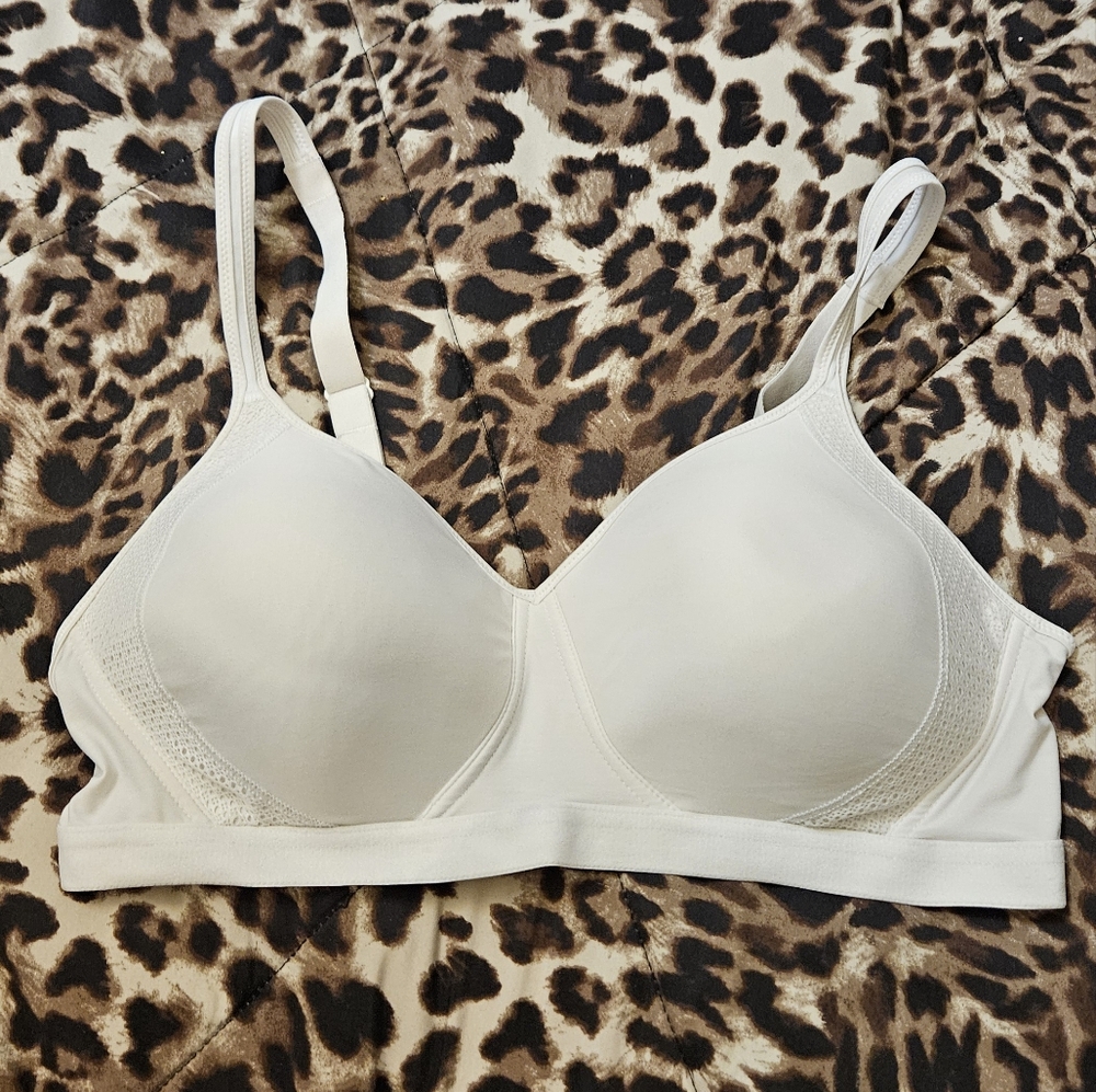 Hanes White Wireless Bra